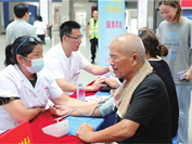 真情關愛城市“擺渡人”_副本.jpg